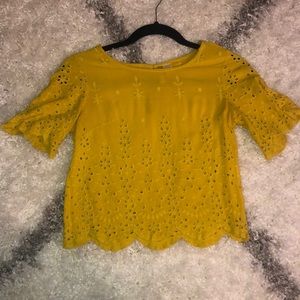 Cropped yellow blouse with cut-out flowers 🌼